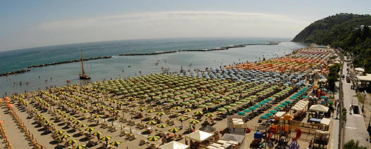 Hotel Plaza Gabicce Mare Eksteriør billede